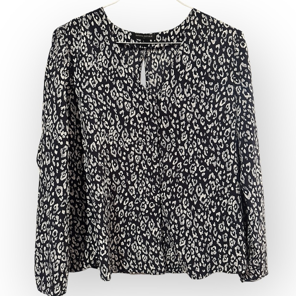 Banana Republic Open Back Blouse Navy Blue White Animal Print Size Large